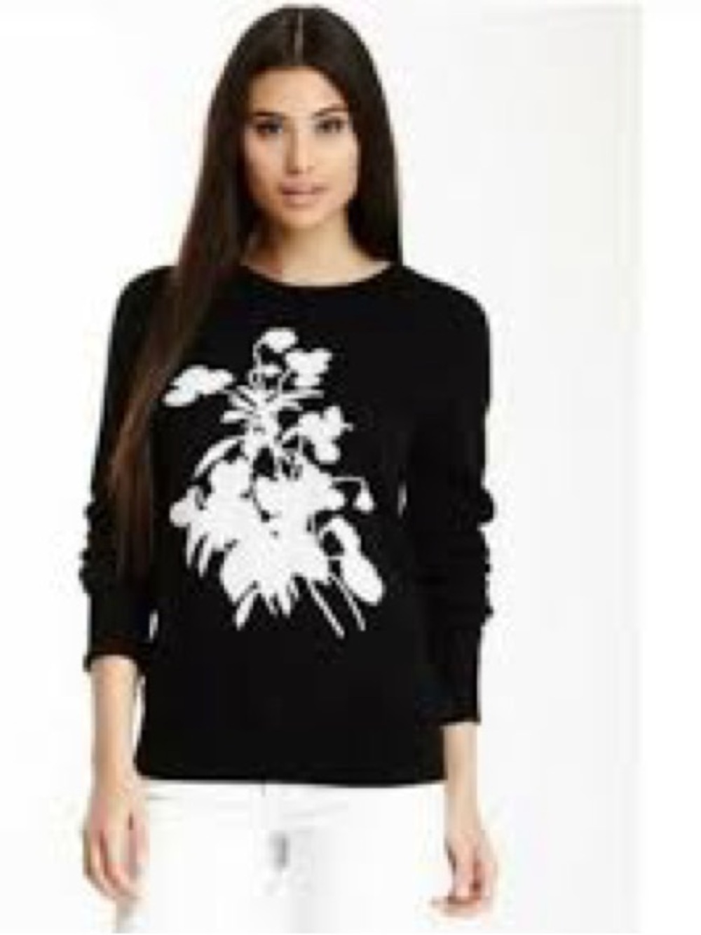 Equipment Sloane cashmere floral sweater in black with a white flower motif Sz M